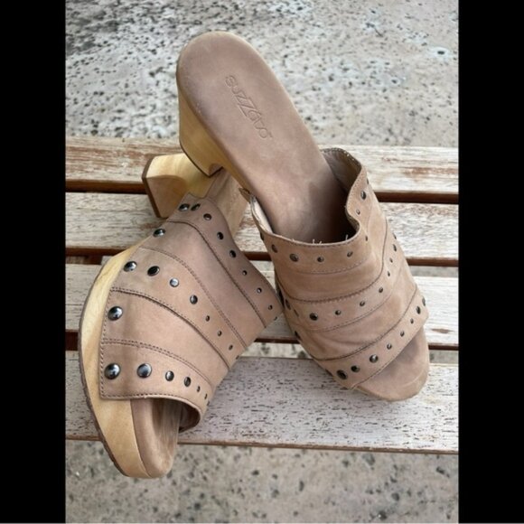 Beige Studded Open-Toe Suede Clogs Suzzato Women's Size 9 - Picture 8 of 9